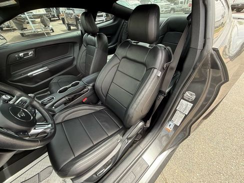 Used 2017 Ford Mustang GT RWD image 7