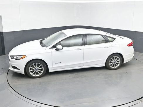 Used 2017 Ford Fusion SE FWD image 20