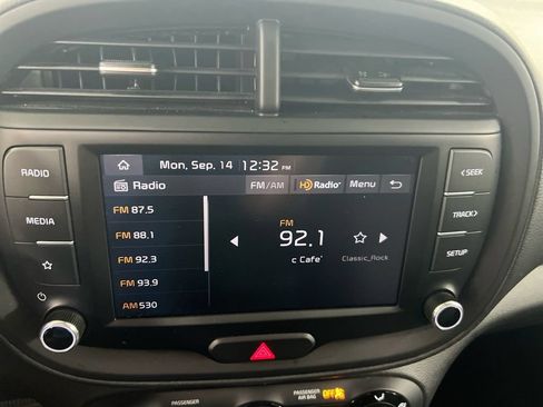 Used 2023 Kia Soul LX w/ LX Technology Package FWD image 14