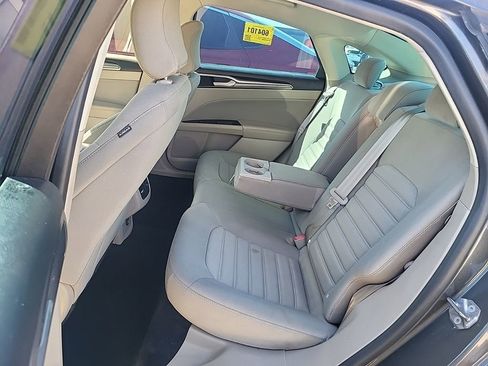 Used 2018 Ford Fusion SE image 4