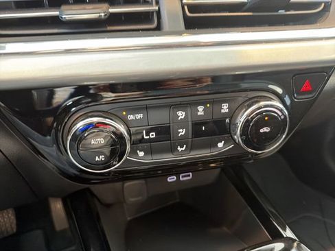 Certified 2025 Chevrolet Trax LT w/ Driver Confidence Package image 27