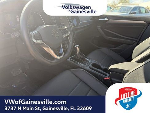 Used 2024 Volkswagen Jetta SE image 18