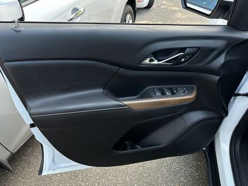 Used 2017 GMC Acadia SLE image 13