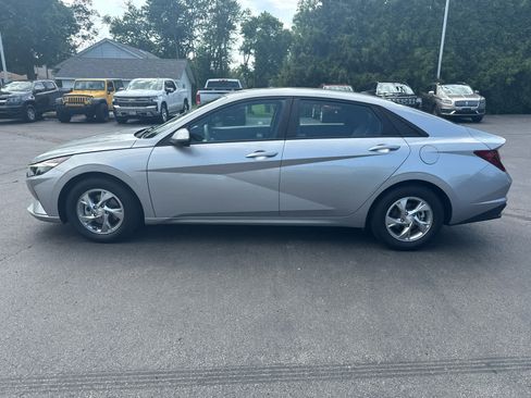 Used 2021 Hyundai Elantra SE FWD image 6