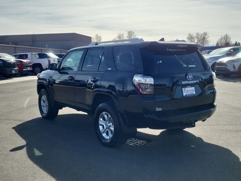Used 2018 Toyota 4Runner SR5 Premium image 3