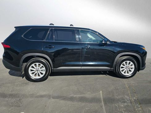 Used 2024 Toyota Grand Highlander XLE image 2