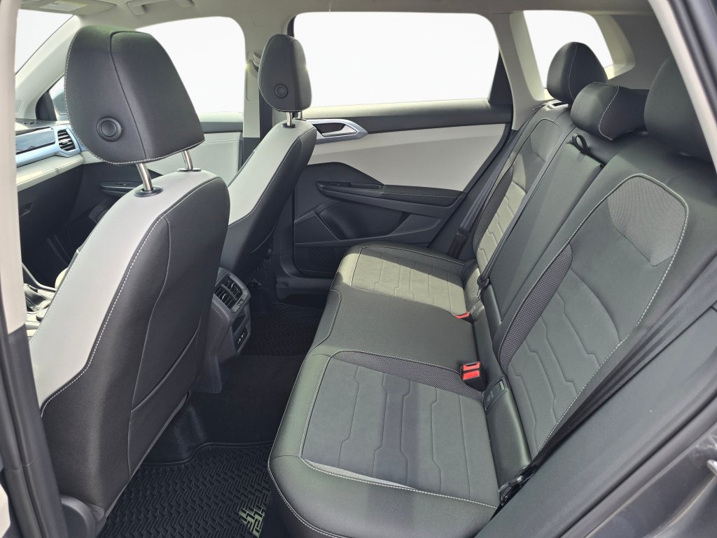 New 2026 Volkswagen Taos SE AWD/4WD image 36