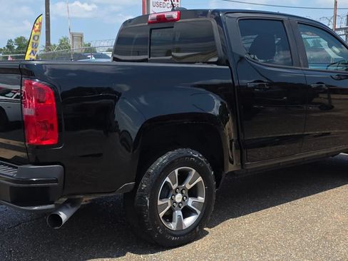 Used 2018 Chevrolet Colorado Z71 AWD/4WD image 3