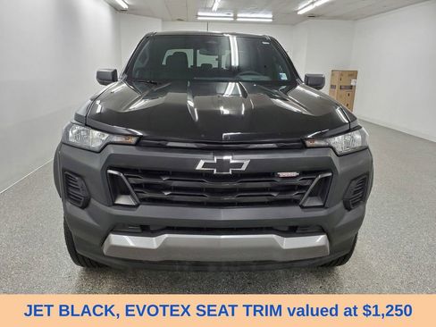 Used 2023 Chevrolet Colorado Trail Boss image 2