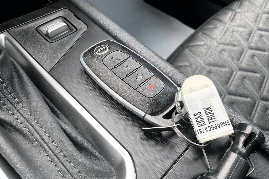 Used 2025 Nissan Kicks SV w/ SV Premium Package FWD image 11