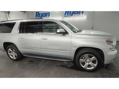 Used 2016 Chevrolet Suburban LT RWD image 2
