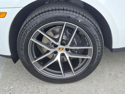 Used 2025 Porsche Macan image 10