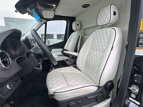 Used 2022 Mercedes-Benz Sprinter 3500 image 10