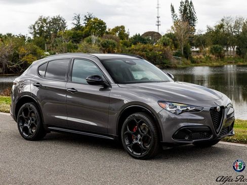 New 2025 Alfa Romeo Stelvio Sprint image 1