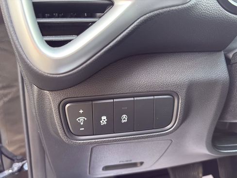 Used 2023 Kia Soul LX w/ Option Group 015 FWD image 7