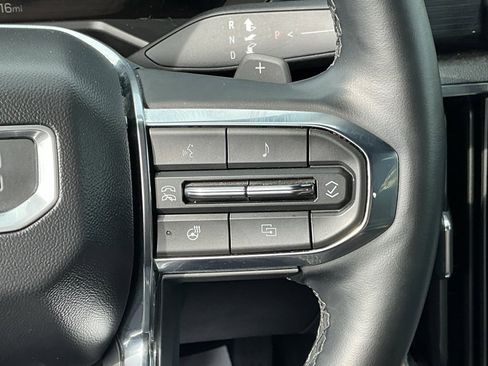 Used 2025 GMC Acadia Elevation image 38