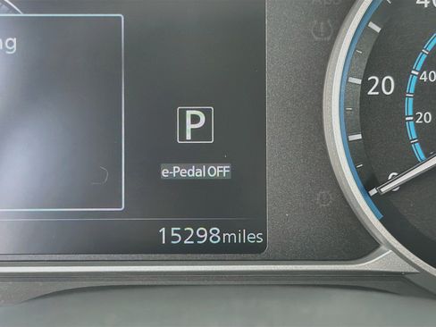 Used 2025 Nissan Leaf S FWD image 19