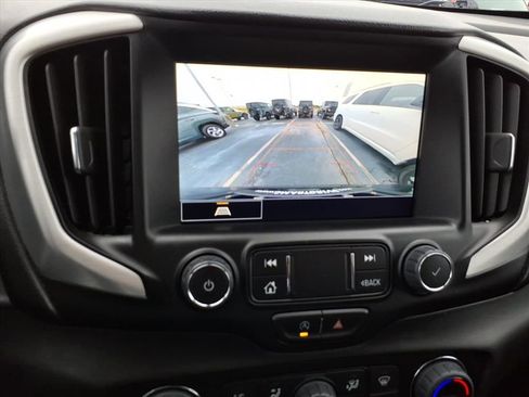 Used 2024 GMC Terrain SLT image 20