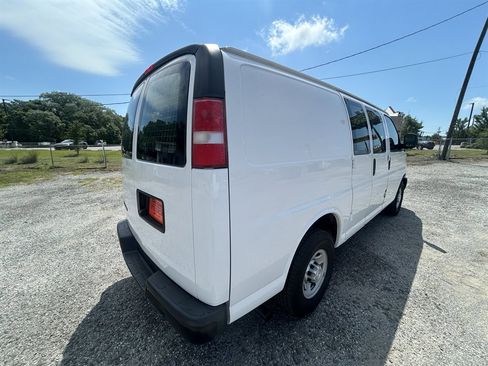 Used 2017 Chevrolet Express 2500 RWD image 5