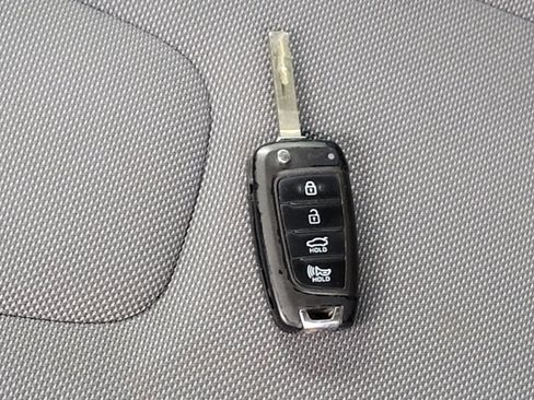 Used 2023 Hyundai Elantra SE FWD image 32