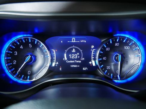 Used 2020 Chrysler Pacifica Touring-L Plus FWD image 33