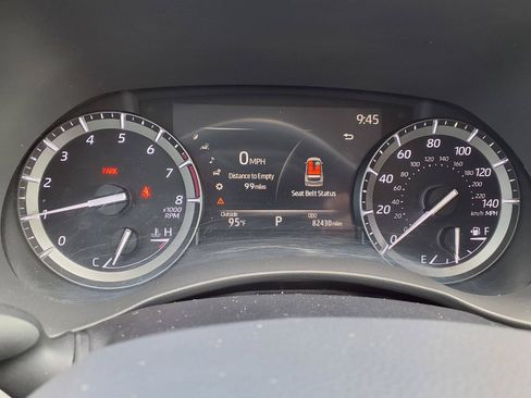 Used 2020 Toyota Highlander XLE FWD image 12