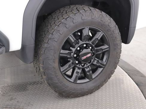 Used 2024 GMC Sierra 2500 AT4 w/ AT4 Premium Plus Package AWD/4WD image 14