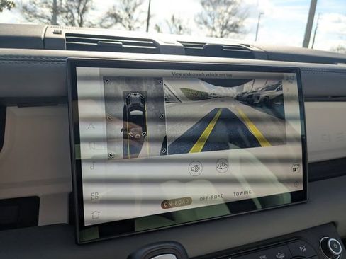 Used 2025 Land Rover Defender 110 S image 23