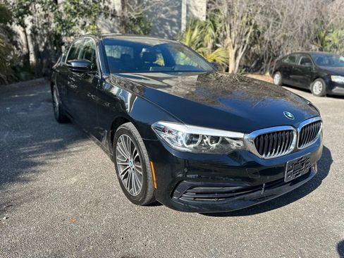 Used 2020 BMW 530i w/ Convenience Package image 2