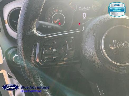 Used 2025 Jeep Gladiator Sport AWD/4WD image 8