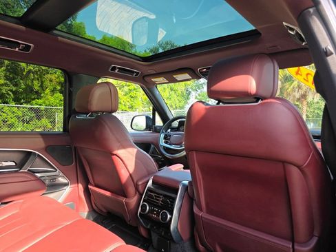 Used 2024 Land Rover Range Rover SE AWD/4WD image 16