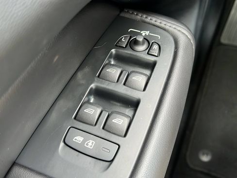 Used 2023 Volvo XC60 B5 Plus AWD/4WD image 24