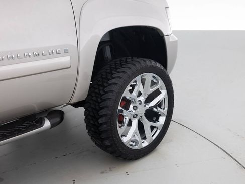 Used 2007 Chevrolet Avalanche LT w/ LT Preferred Equipment Group AWD/4WD image 19