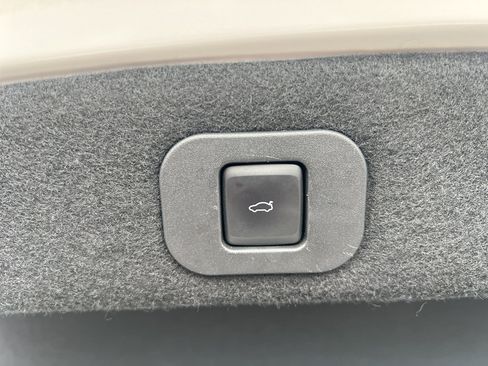 Used 2020 Lincoln Continental Reserve image 15
