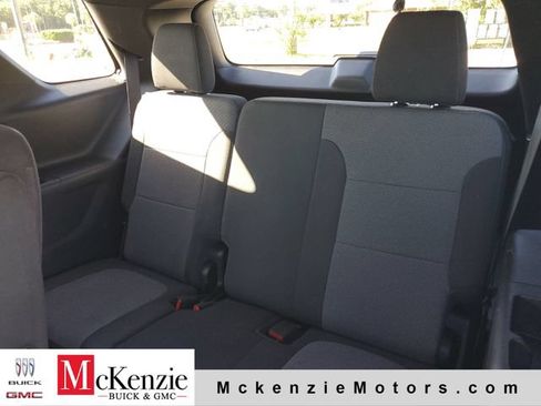Used 2022 Chevrolet Traverse LT FWD image 23
