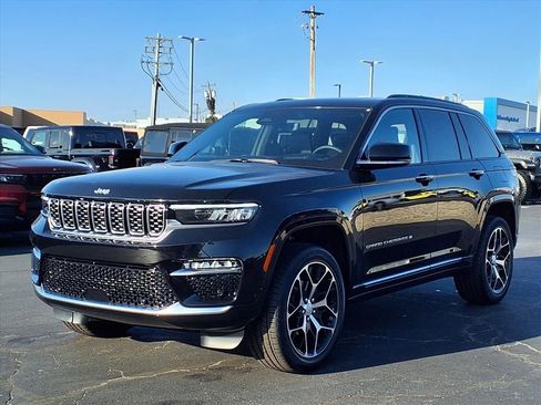 New 2025 Jeep Grand Cherokee Summit image 2