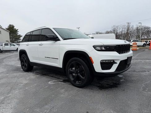 Certified 2023 Jeep Grand Cherokee Limited w/ Black Appearance Package AWD/4WD image 18
