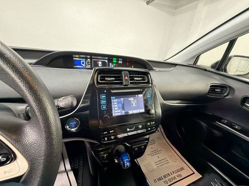 Used 2018 Toyota Prius Two w/ Prius Two Safety Plus Package FWD image 18