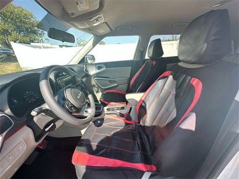 Used 2022 Kia Soul LX image 35