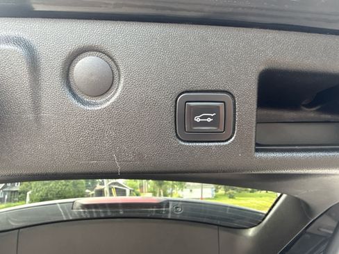 Used 2019 Chevrolet Equinox LT FWD image 16