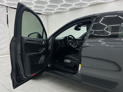 Used 2018 Porsche Macan AWD/4WD image 16