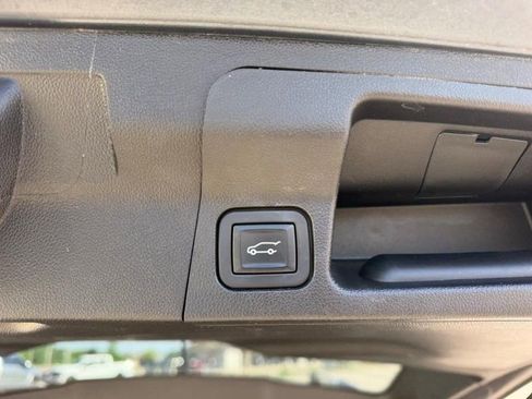 Used 2019 GMC Acadia SLT w/ LPO, Floor Liner Package FWD image 6