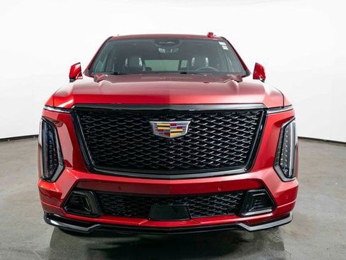 Used 2025 Cadillac Escalade V image 3