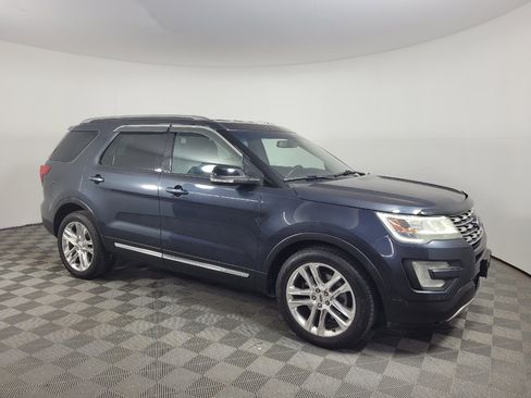 Used 2017 Ford Explorer XLT w/ Equipment Group 202A FWD image 11