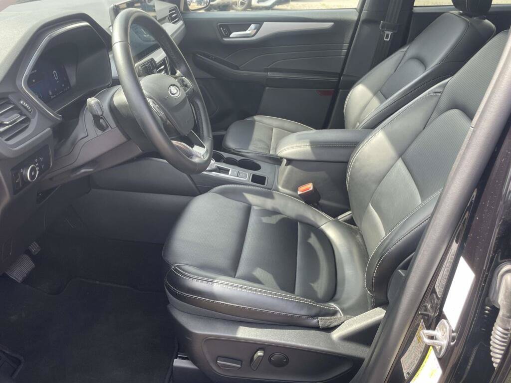 Used 2025 Ford Escape Platinum AWD/4WD image 16