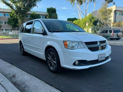 Used 2017 Dodge Grand Caravan SXT FWD image 10