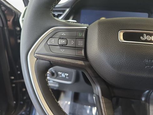 Certified 2023 Jeep Grand Cherokee Limited AWD/4WD image 17