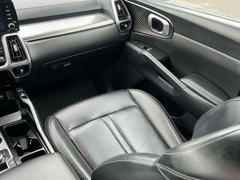 Used 2023 Kia Sorento EX image 19