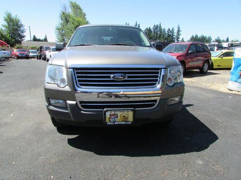 Used 2006 Ford Explorer XLT image 2