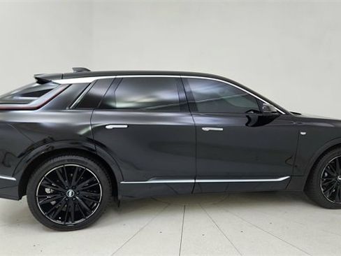 Used 2025 Cadillac Lyriq Luxury image 6